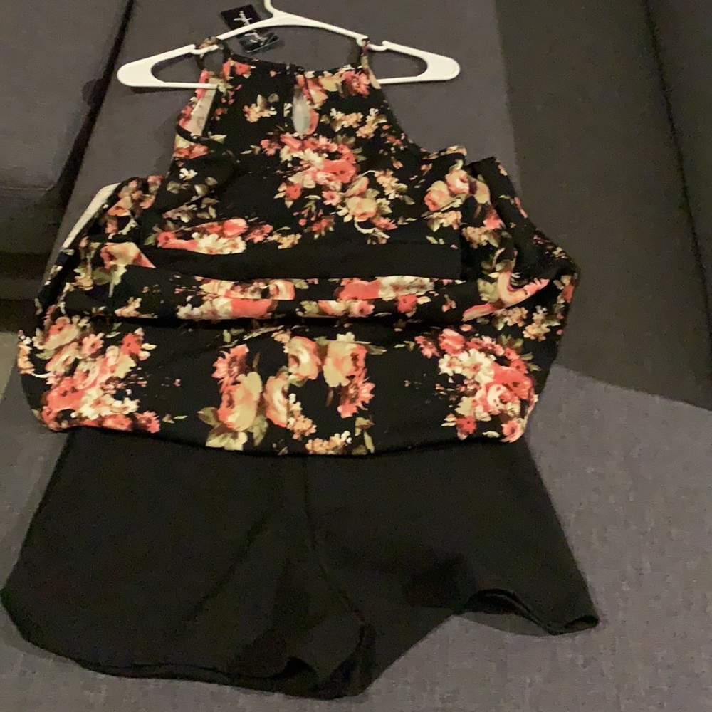 Romper - Picture 3 of 4